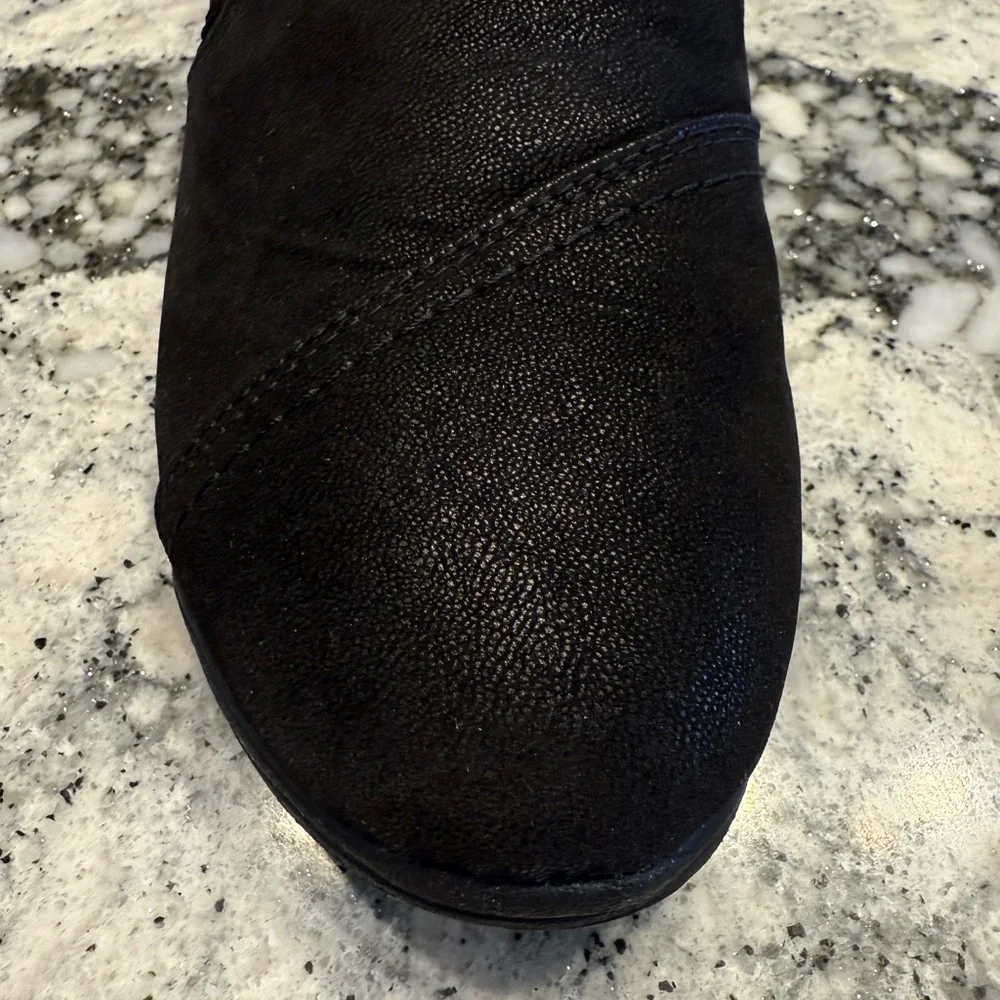 Clark’s Women’s Breeze Dawn cloud steppers Black Slip-On shoes size 8 Worn once!